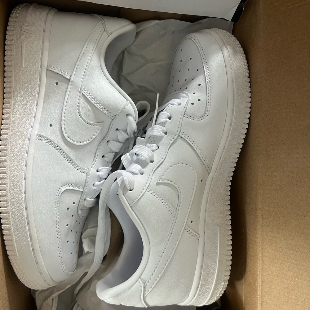 Nike White Air Force 1 Sneakers Classic Design